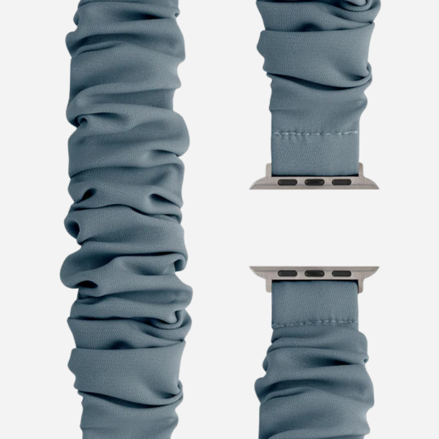 Apple Watch Scrunchie Armband „Velora“ in Taubenblau, elastisch und weich, aus Stoff im Scrunchie-Design
