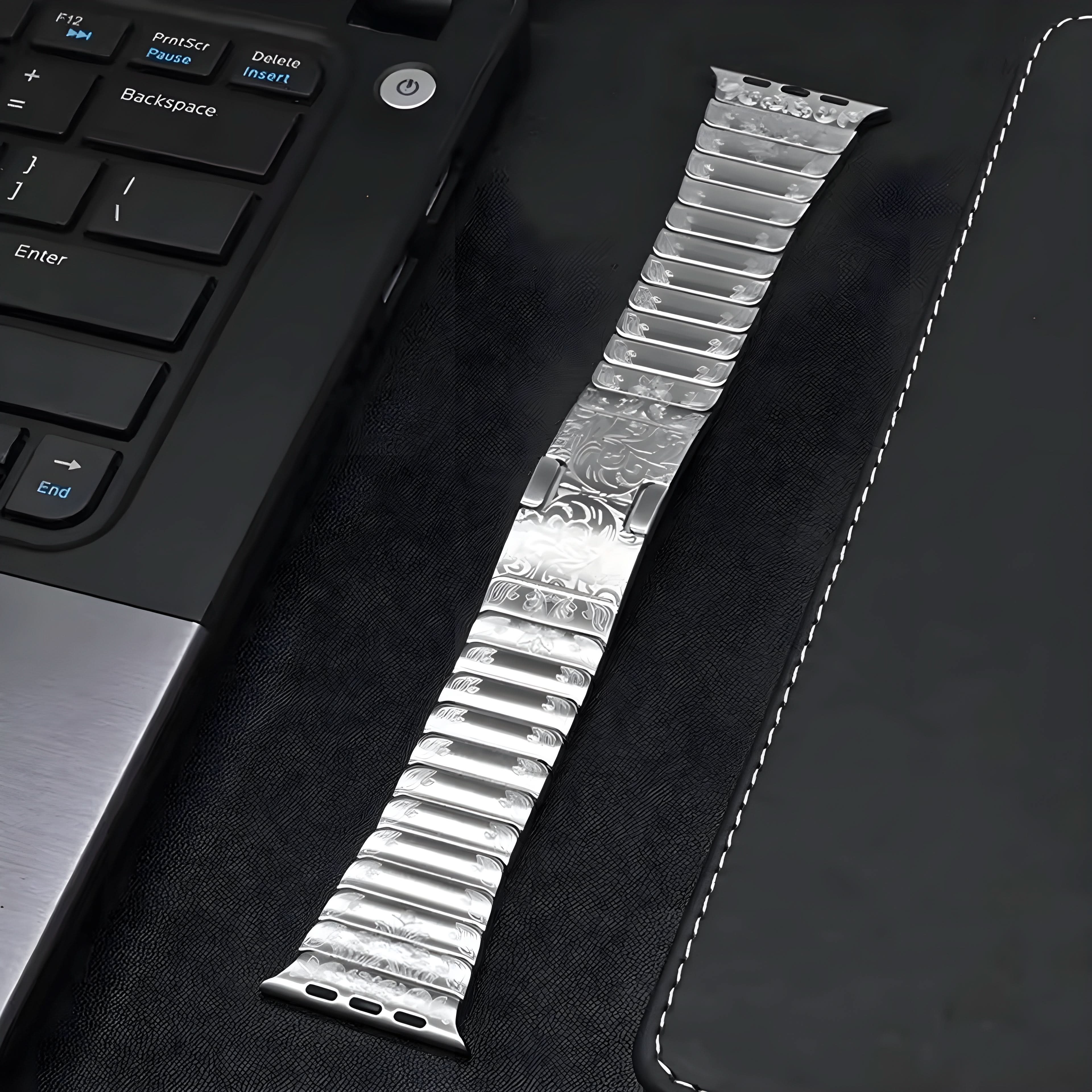 SteelCrest™ – Luxus Edelstahl-Armband mit Gravur für Apple Watch (Ultra 2, Series 4–9, SE)