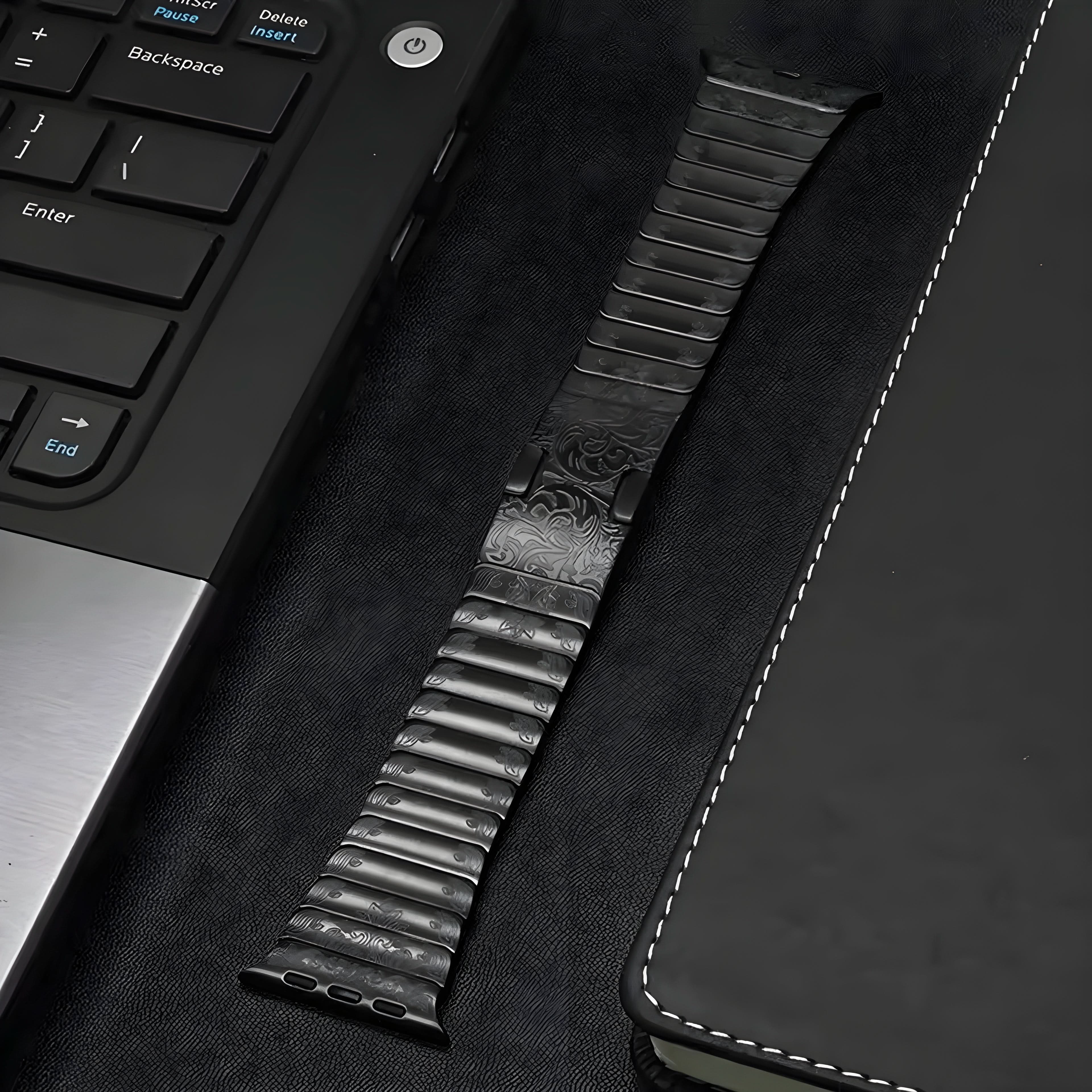 SteelCrest™ – Luxus Edelstahl-Armband mit Gravur für Apple Watch (Ultra 2, Series 4–9, SE)