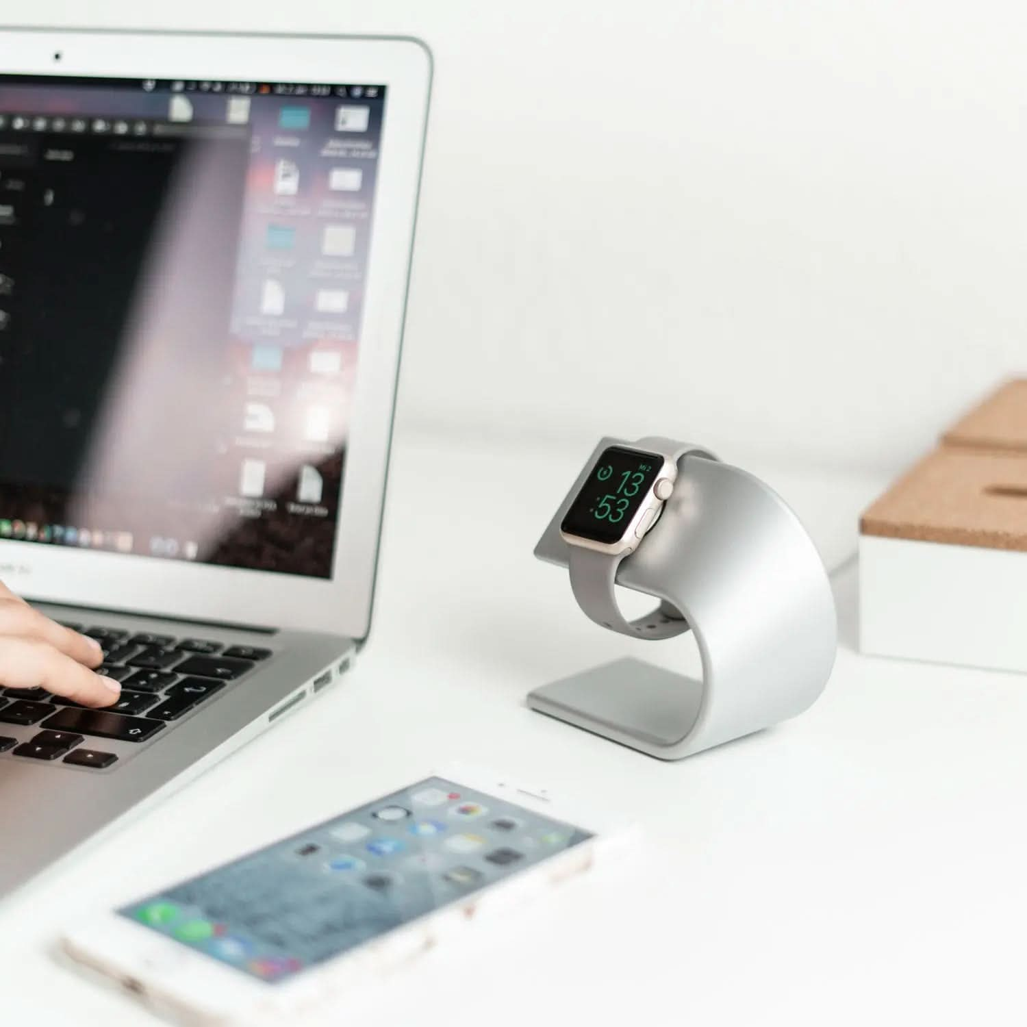 MillesTECband Aluminium Apple Watch Ständer