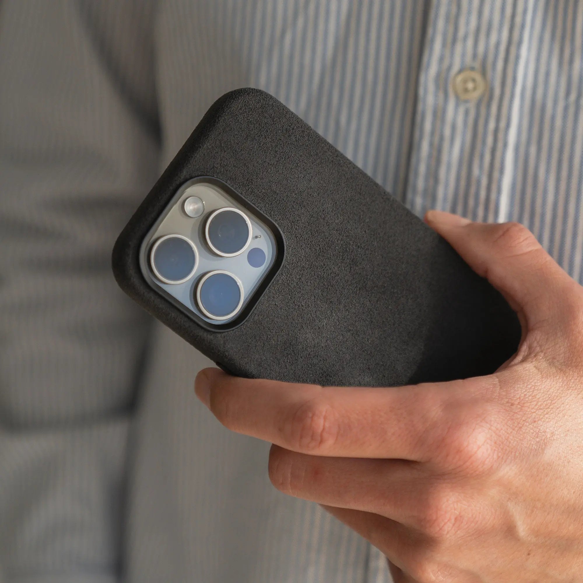 arktis iPhone 16 Pro Hülle aus Alcantara arktis