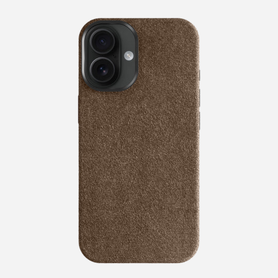 Edle iPhone 17 Hülle aus Alcantara – braunes Stoff-Case, Rückseite gerade Ansicht