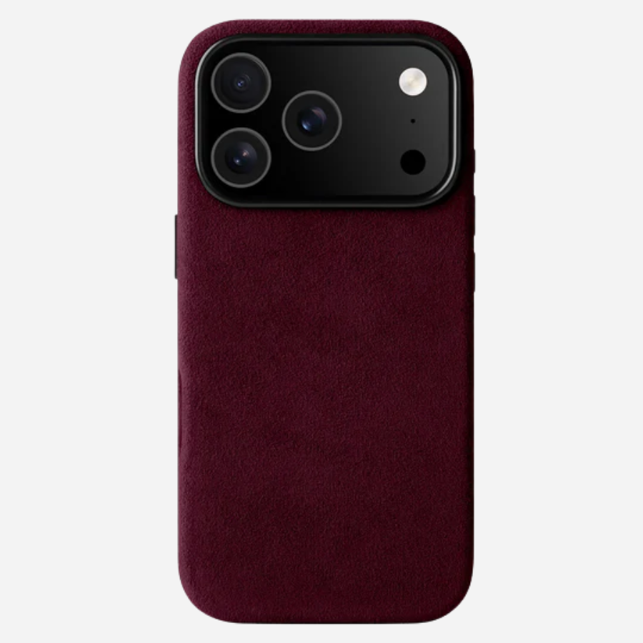 Luxuriöse iPhone 17 Pro Alcantara® Schutzhülle in Bordeaux – Rückansicht mit Kamera-Schutz