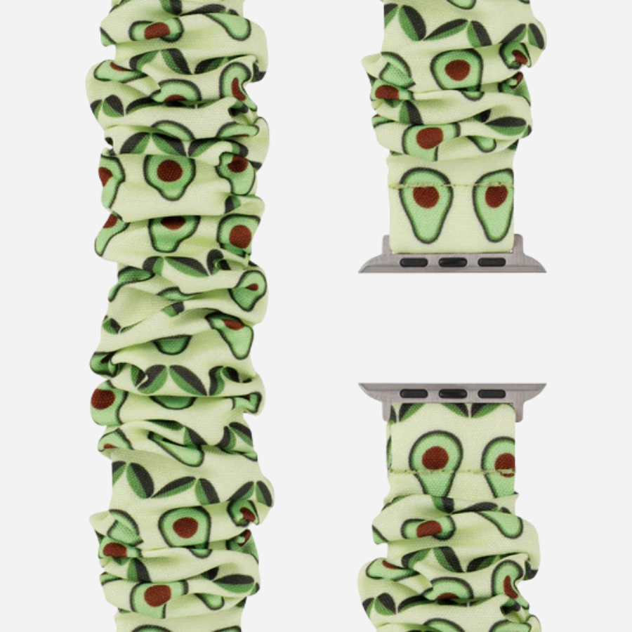 Apple Watch Scrunchie Armband „Velora“ mit Avocado-Motiv auf hellgrünem Stoff, elastisch im Scrunchie-Design