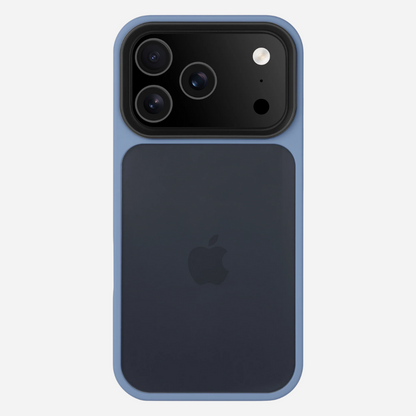 Rückseite des iPhone 17 Pro Max im Bandkult Solid Case (blau) – großes Kameramodul mit Schutzrahmen.