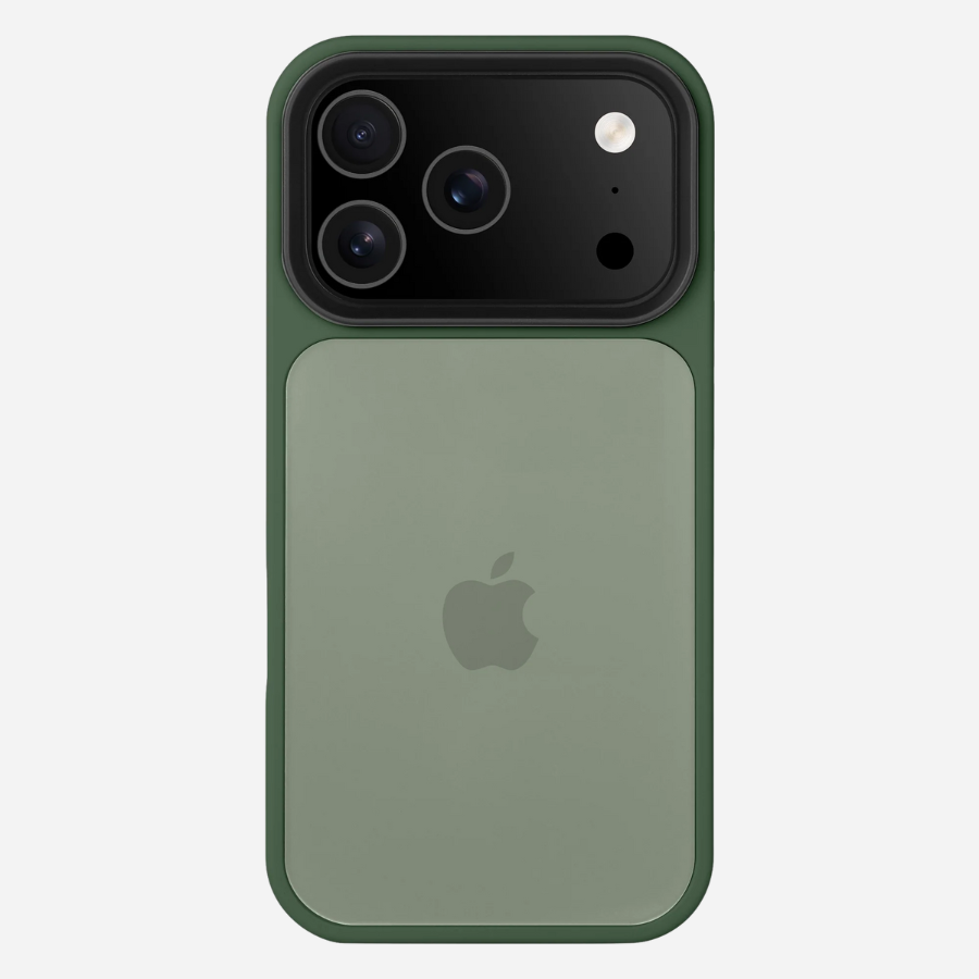 Rückseite des iPhone 17 Pro Max im Bandkult Solid Case (grün) – großes Kameramodul mit Schutzrahmen.