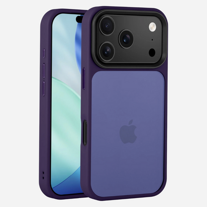 iPhone 17 Pro Max mit Bandkult Solid Case in Dunkelviolett – Vorder- und Rückansicht mit erhöhtem Kameraschutz.