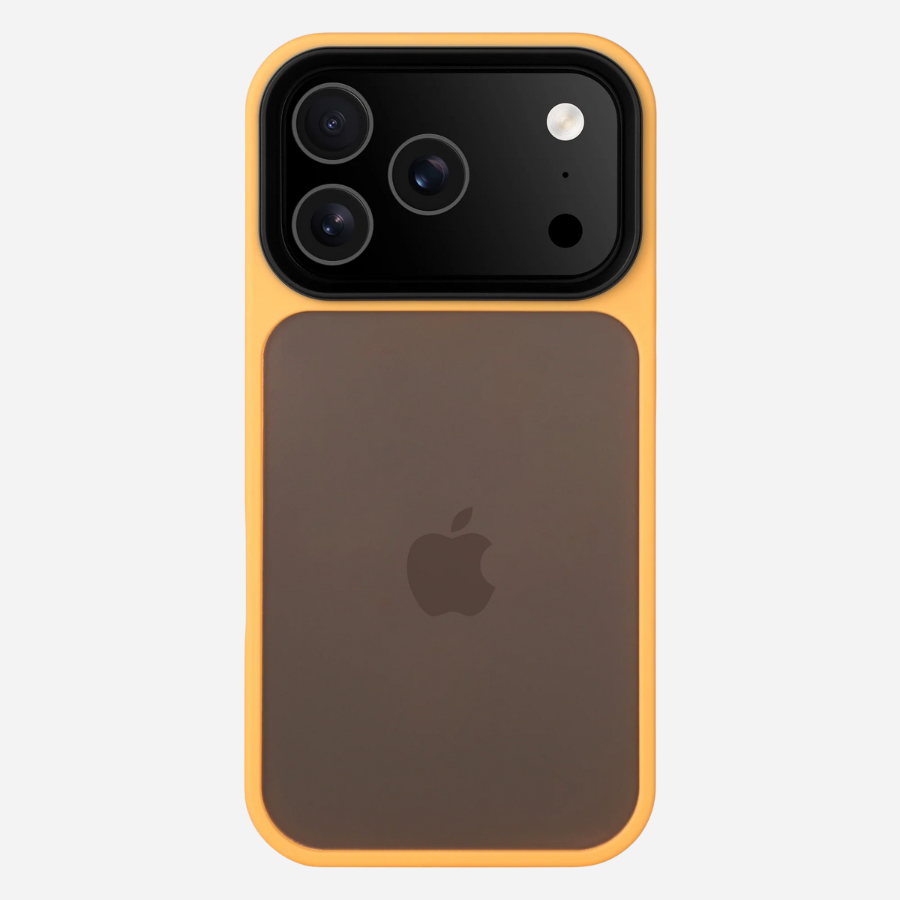 Rückseite des iPhone 17 Pro Max im Bandkult Solid Case (gelb) – großes Kameramodul mit Schutzrahmen.