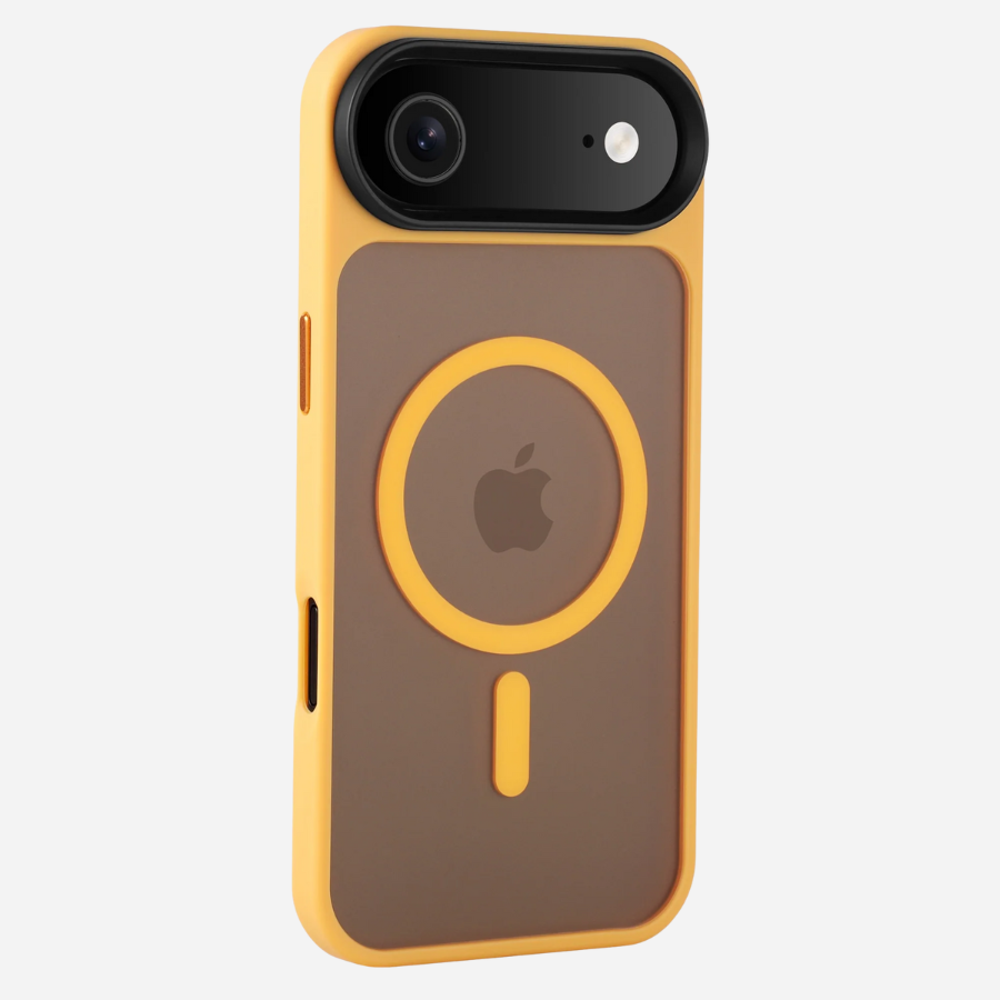 Bandkult iPhone Hülle – Rückseite: brauner PC-Back mit gelbem Rahmen und zentralem MagSafe-Ring; robust und kratzfest.